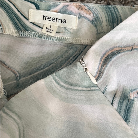 Freeme Elegant Marble Print Skirt with a Side Slit  in Size L - Picture 9 of 13